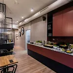 Otel Vesper House 2*