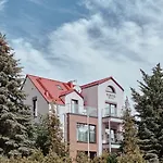 Otel Vesper House 2*
