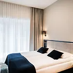 Vesper House 2*